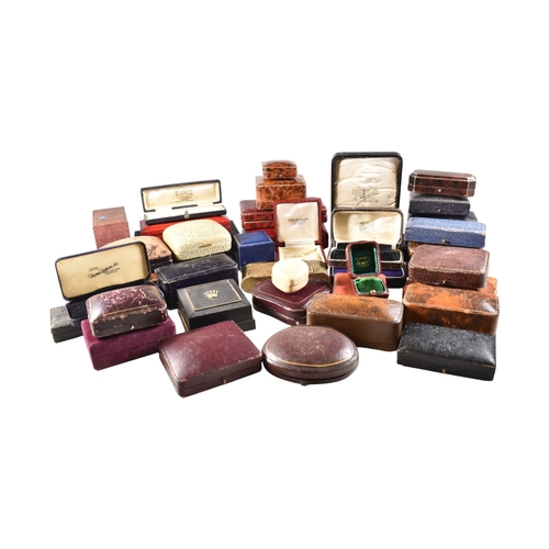 92 - An assortment of jewellery boxes. The watches to include ring boxes, watch boxes, and leather boxes,... 