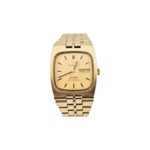 199 - An Omega Constellation Automatic Chronometer wristwatch. The gold dial with day / date aperture at t... 