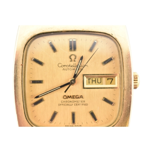 199 - An Omega Constellation Automatic Chronometer wristwatch. The gold dial with day / date aperture at t... 