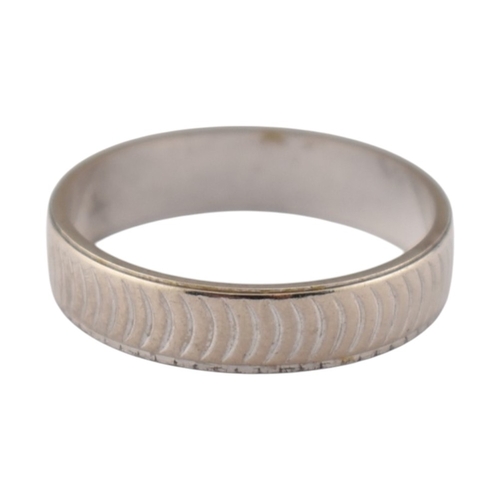 230 - A hallmarked 18ct gold band ring. The ring with chevron decoration. Hallmarked London. Weight 2.6g. ... 