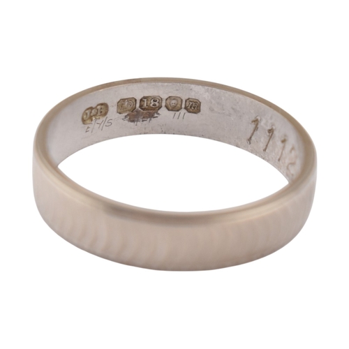 230 - A hallmarked 18ct gold band ring. The ring with chevron decoration. Hallmarked London. Weight 2.6g. ... 