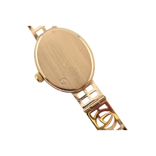 325 - A hallmarked 9ct gold Accurist ladies wristwatch. Set on a hallmarked 9ct pierced linked strap. Hall... 