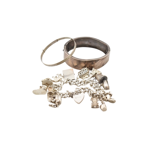 333 - A collection of silver jewellery to include a Victorian hallmarked silver bangle. Hallmarked Birming... 