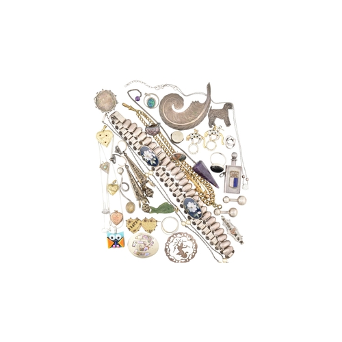 337 - Assorted jewellery to include necklaces, rings, heart lockets, earrings, including filigree pendants... 