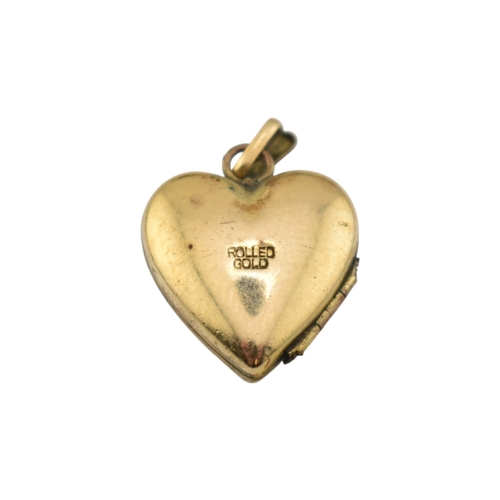 337 - Assorted jewellery to include necklaces, rings, heart lockets, earrings, including filigree pendants... 