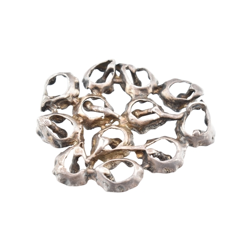 342 - A large abstract flower cluster pendant. Marks to bail illegible. Weight 37.8g. Measures 6.5cm... 