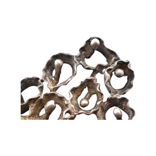 342 - A large abstract flower cluster pendant. Marks to bail illegible. Weight 37.8g. Measures 6.5cm... 