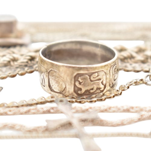 348 - A collection of 925 silver and white metal chain necklaces and bracelet. To include bracelet with Gr... 