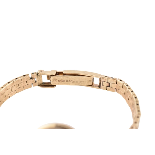 351 - A Certina 9ct gold watch. The watch with a champagne dial and dagger hands. Total weight 17.7g. Meas... 