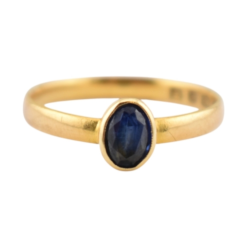 353 - A hallmarked 22ct gold and sapphire ring. Weight 2.3g. Size P. 