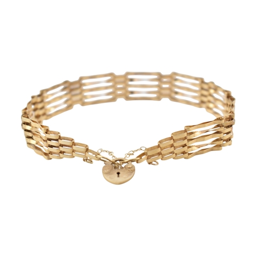 357 - A hallmarked 9ct gold gate link bracelet with heart padlock clasp. Weight 5.8g. Measures 20cm