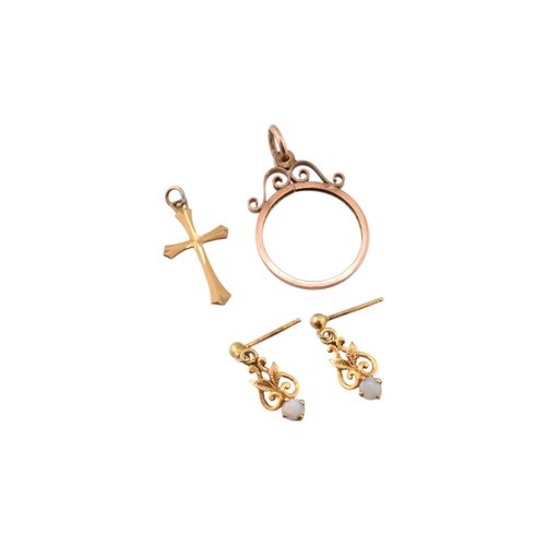 358 - An assortment of gold jewellery. The jewellery to include a sovereign mount stamped 9ct, a hallmarke... 