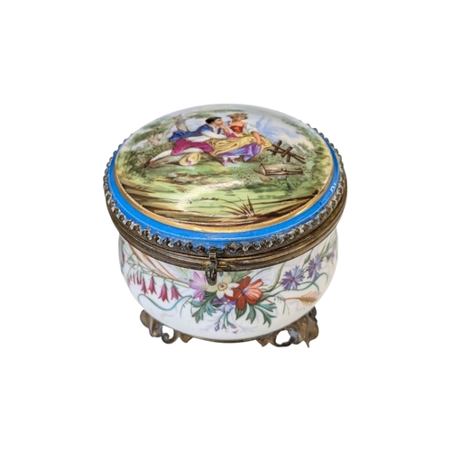 100 - A 20th century German Dresden style porcelain centre piece having figural putti to each side with fl... 