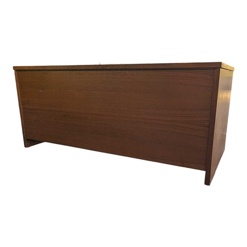 623 - Avalon Furniture- A vintage 20th century teak blanket box chest. Rectangular form with spacious inte... 