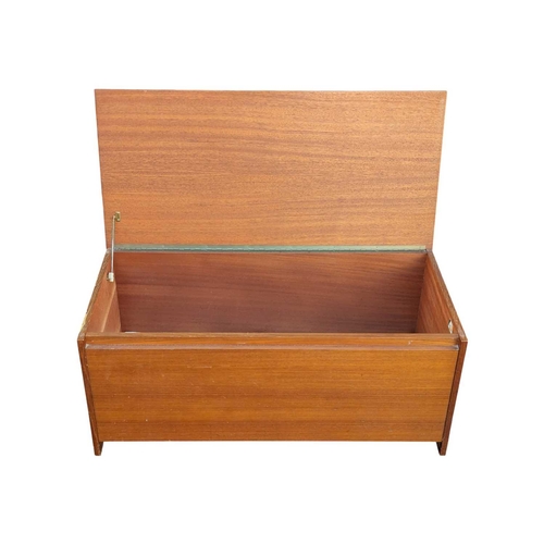 623 - Avalon Furniture- A vintage 20th century teak blanket box chest. Rectangular form with spacious inte... 