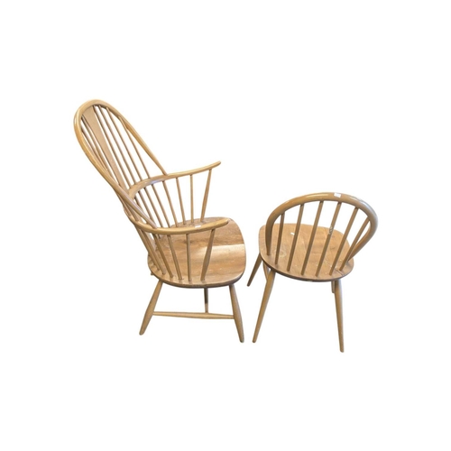 626 - Ercol Furniture - A 20th century Ercol comb-back double bow ' Chairmakers ' Windsor armchair. Of bee... 