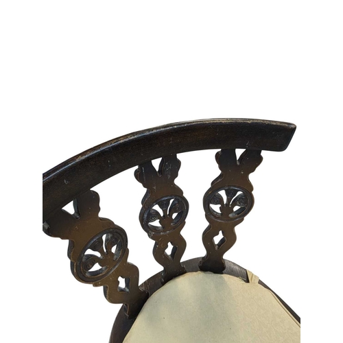 670 - Ercol - Set of four Fleur De Lys vintage 20th century elm dining chairs. Model number 375 on saddle ... 