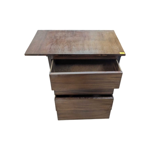 675 - Avalon Furniture Style - A vintage late 20th century chest of drawers. Having a bank of four drawers... 