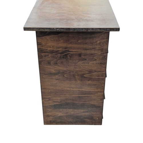 675 - Avalon Furniture Style - A vintage late 20th century chest of drawers. Having a bank of four drawers... 