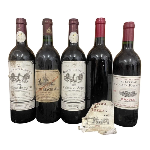 188 - A collection of ten vintage 1980s and 1990s French red wine bottles. The lot to include a Grand Vin ... 