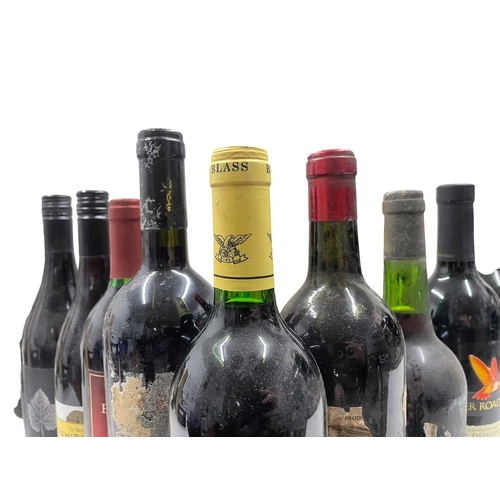 190 - A collection of sixteen Australian, Argentinian, New Zealand, USA and Continental red wine bottles. ... 