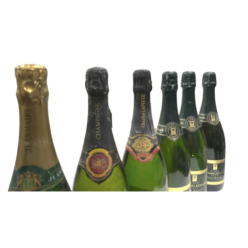 199 - A large collection of vintage & later French and Italian Champagne & Prosecco bottles. The l... 