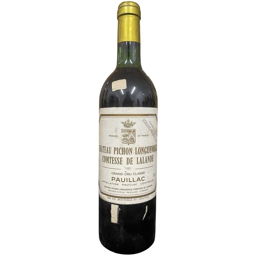 212 - A 1981 Chateau Pichon Longueville Comtesse de Lalande 2eme Cru Classe, Pauillac. 75cl. Label present... 