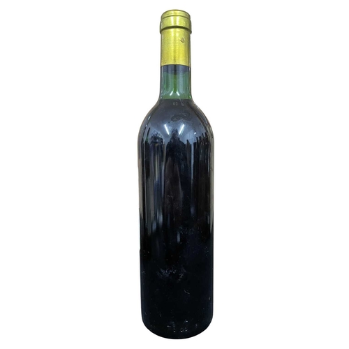 212 - A 1981 Chateau Pichon Longueville Comtesse de Lalande 2eme Cru Classe, Pauillac. 75cl. Label present... 