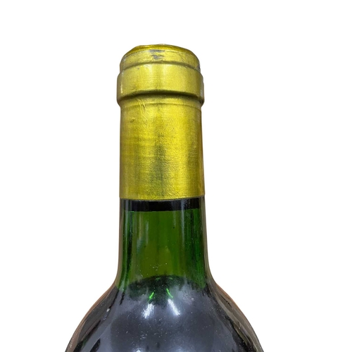 212 - A 1981 Chateau Pichon Longueville Comtesse de Lalande 2eme Cru Classe, Pauillac. 75cl. Label present... 